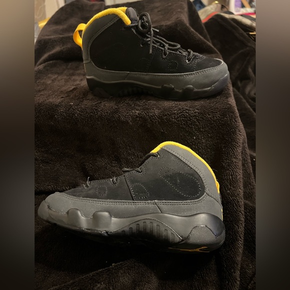 Jordan 9 Retro Charcoal University Gold toddlers 10c - Picture 3 of 5